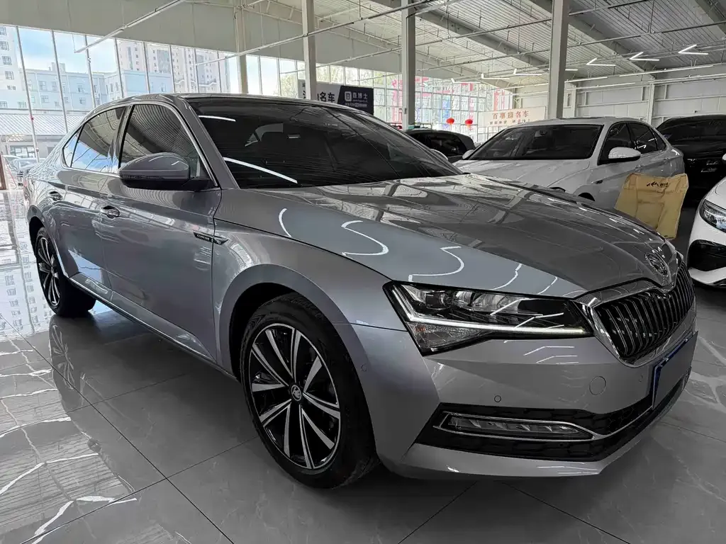 Skoda Superb — фото 4