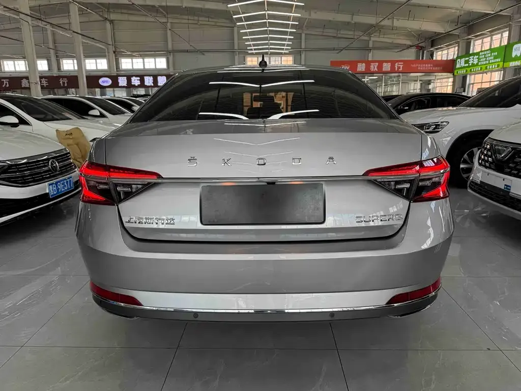 Skoda Superb — фото 7