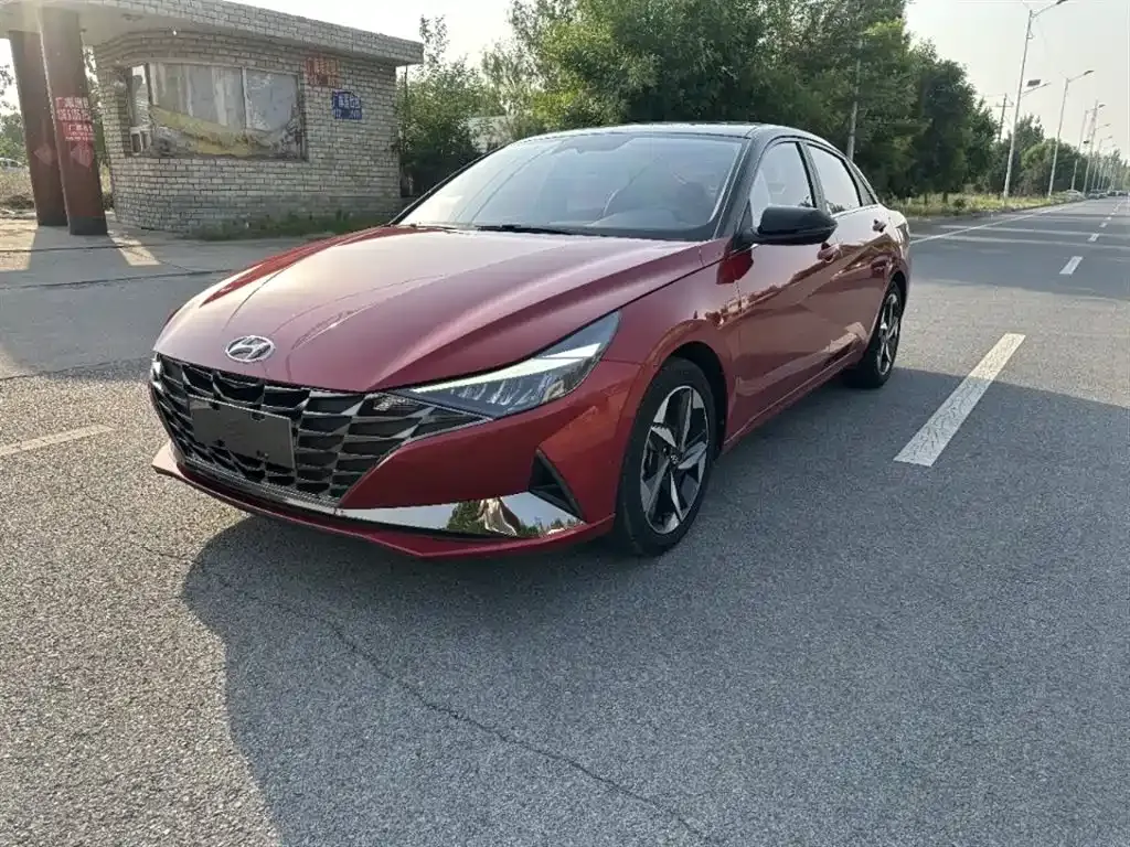 Hyundai Elantra — фото 1