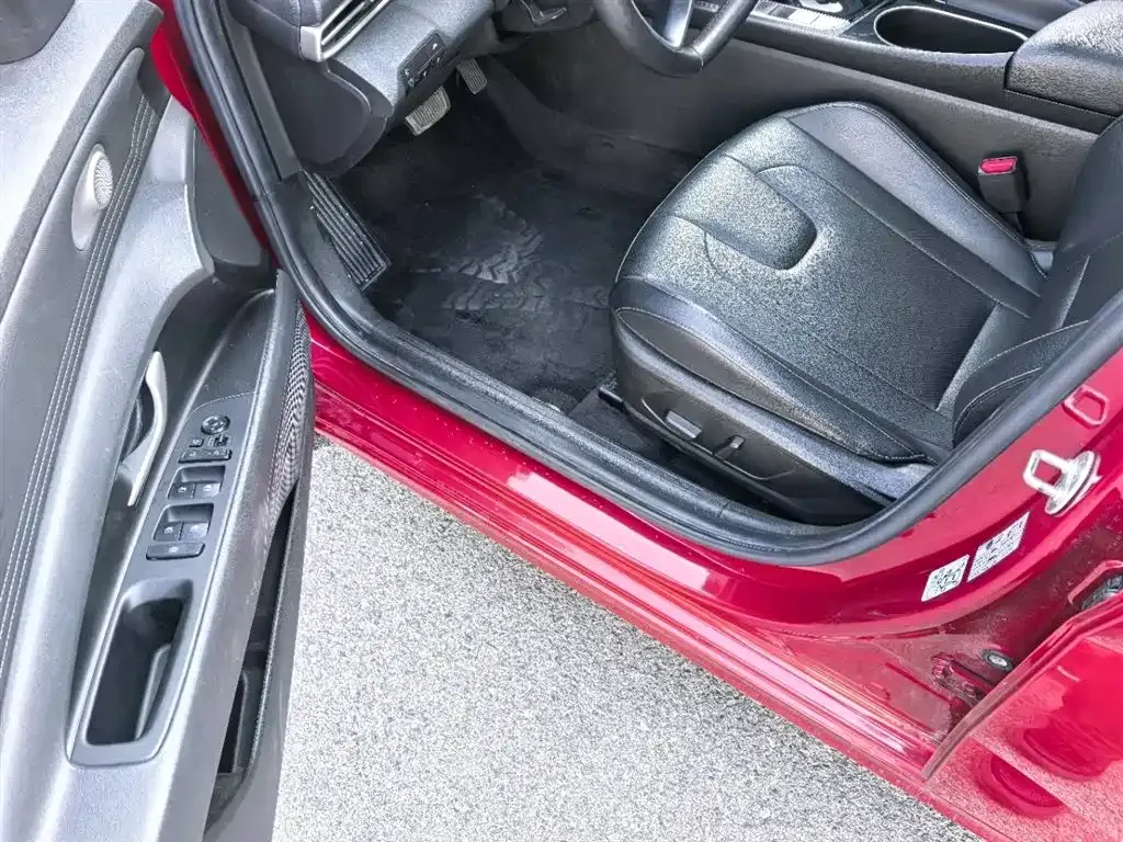 Hyundai Elantra — фото 5