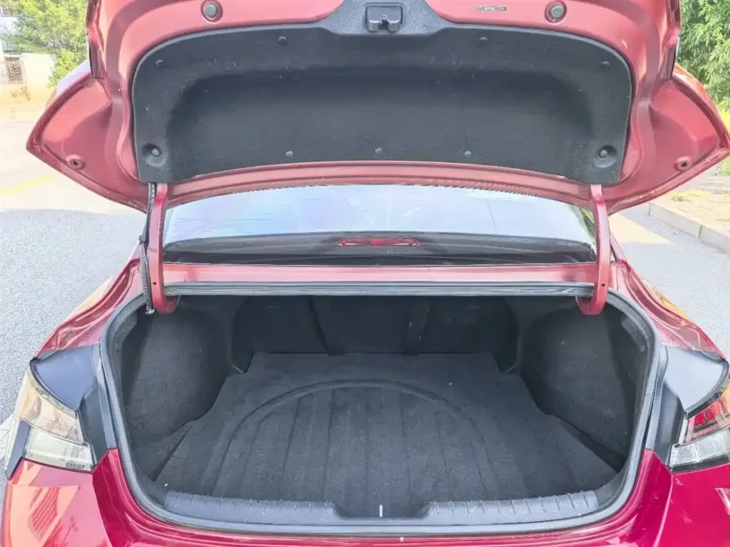 Hyundai Elantra — фото 3