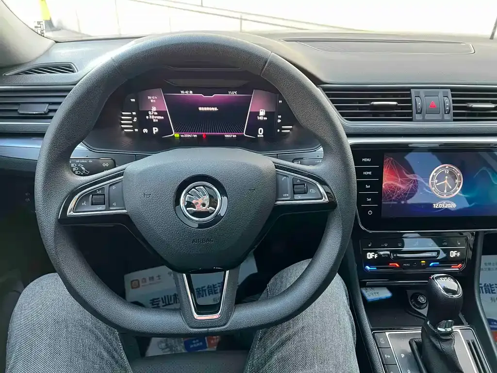 Skoda Superb — фото 7