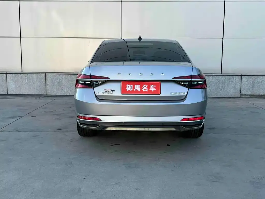 Skoda Superb — фото 2