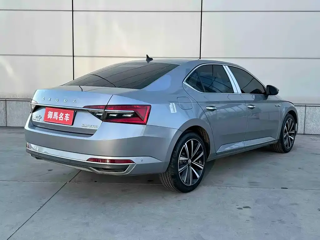 Skoda Superb — фото 5
