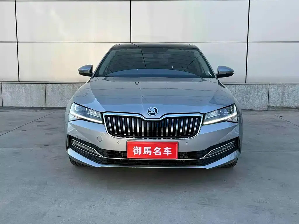 Skoda Superb — фото 9