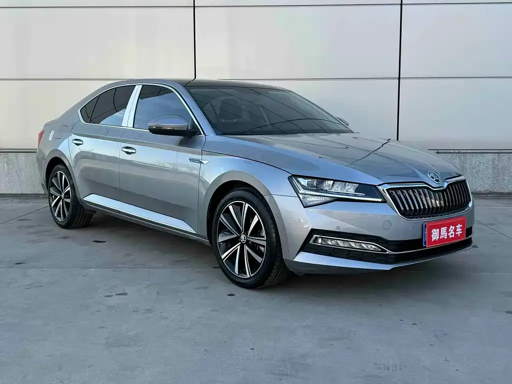 Skoda Superb — фото 8