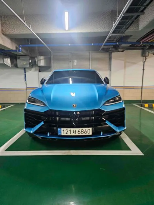 Lamborghini Urus — фото 1