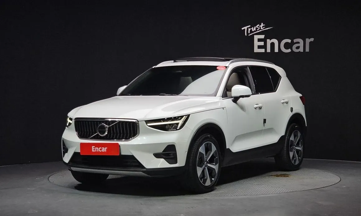 Volvo XC40 — фото 1