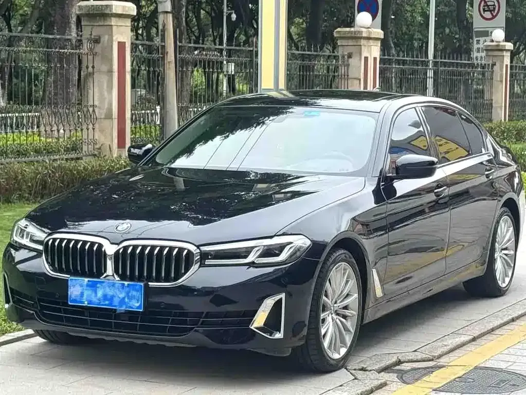 BMW 5 Series — фото 1