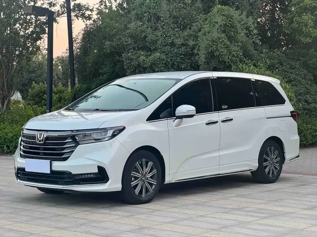 Honda Odyssey — фото 1