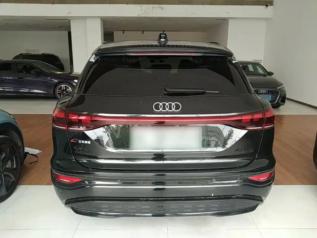 Audi Q6L e-tron — фото 3