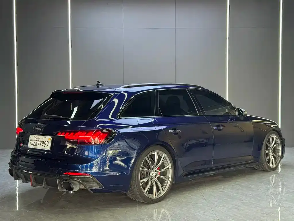 Audi RS 4 — фото 4
