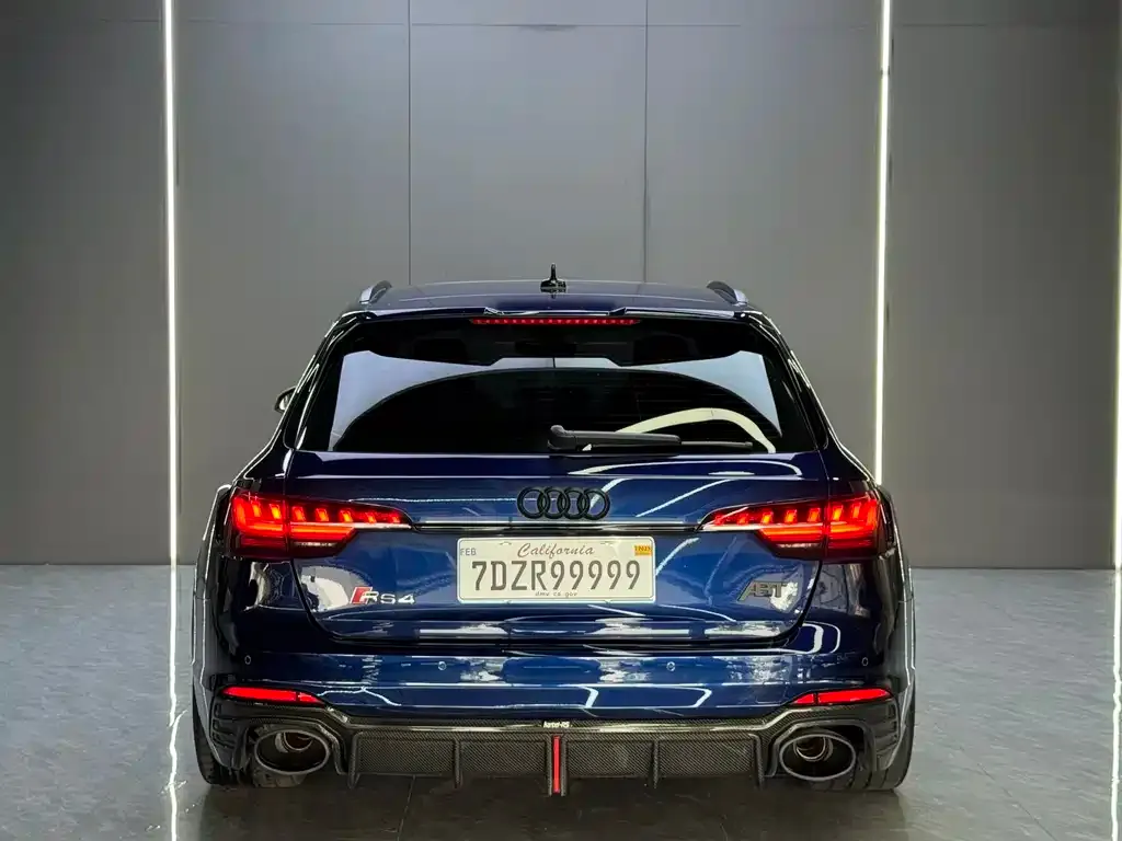 Audi RS 4 — фото 8