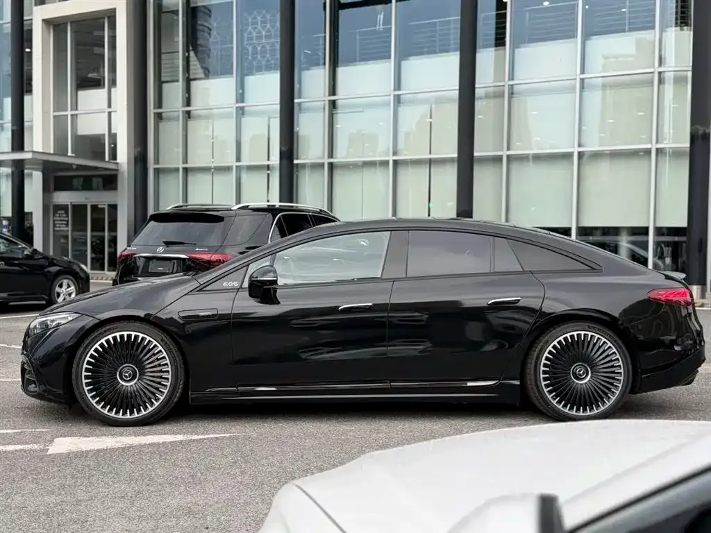 Mercedes-Benz EQS AMG — фото 5