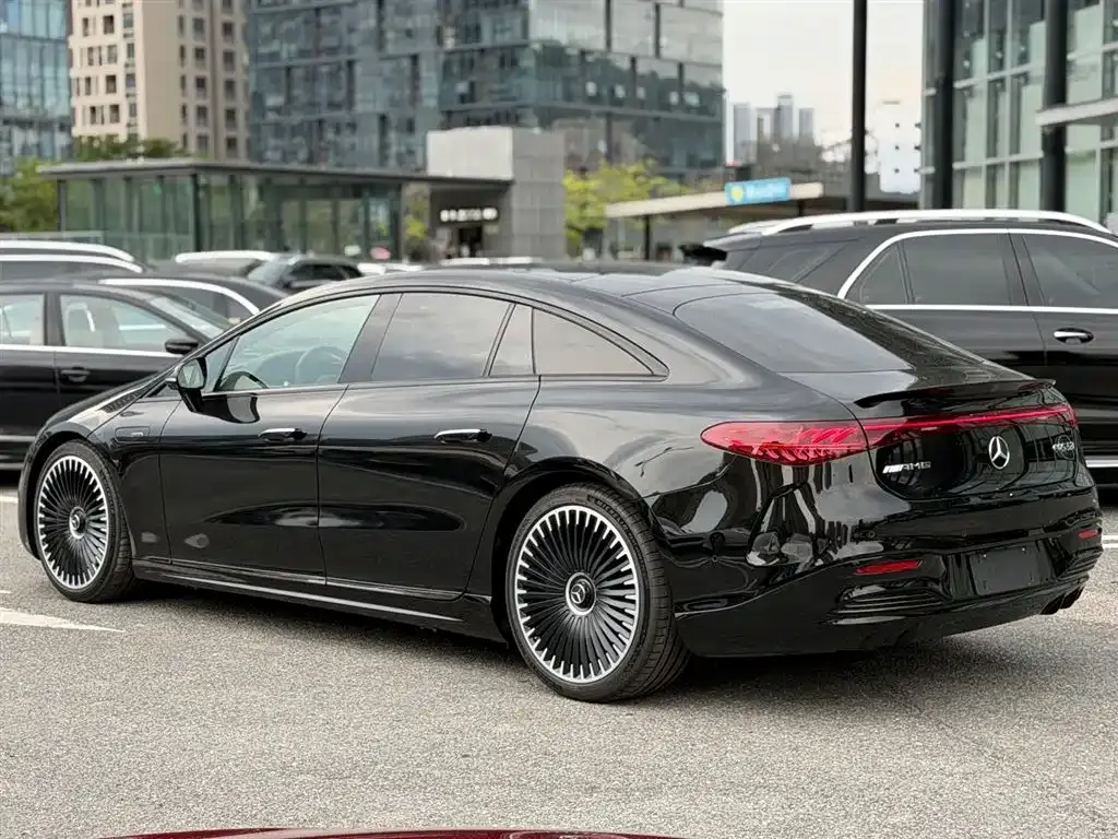 Mercedes-Benz EQS AMG — фото 6