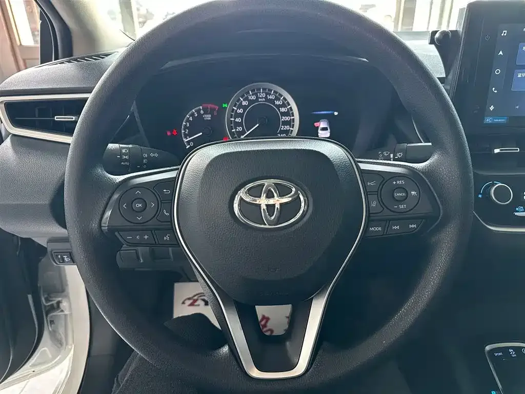 Toyota Corolla — фото 7