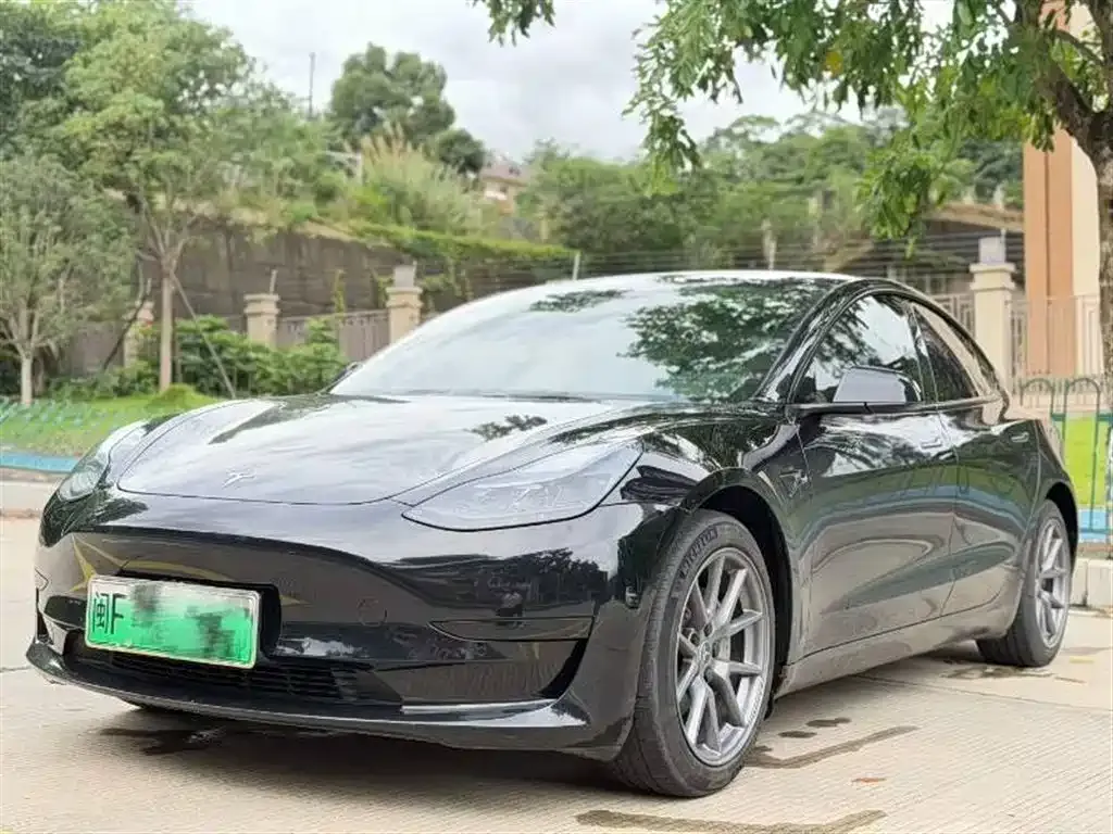 Tesla Model 3 — фото 1