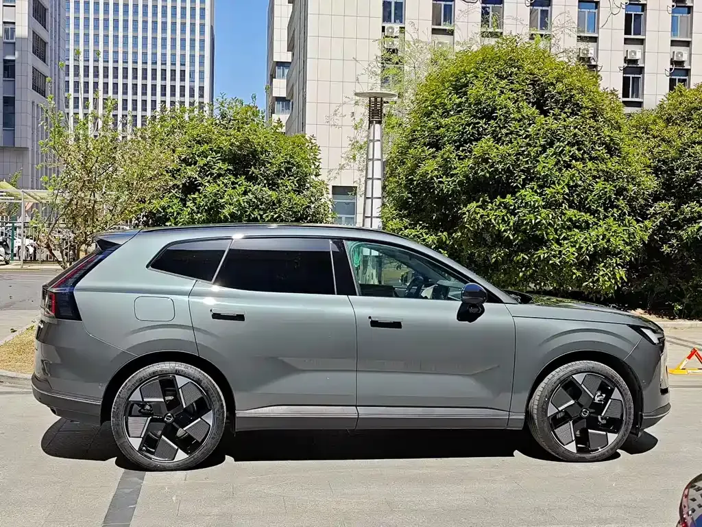 Volvo XC70 Plug-in Hybrid — фото 6