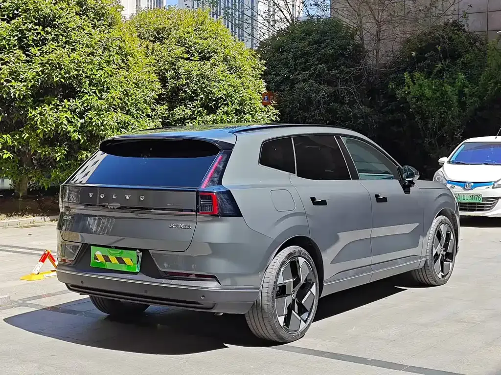 Volvo XC70 Plug-in Hybrid — фото 4