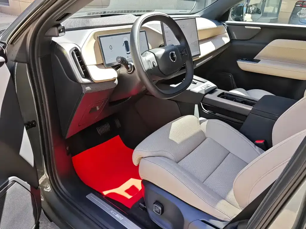Volvo XC70 Plug-in Hybrid — фото 8