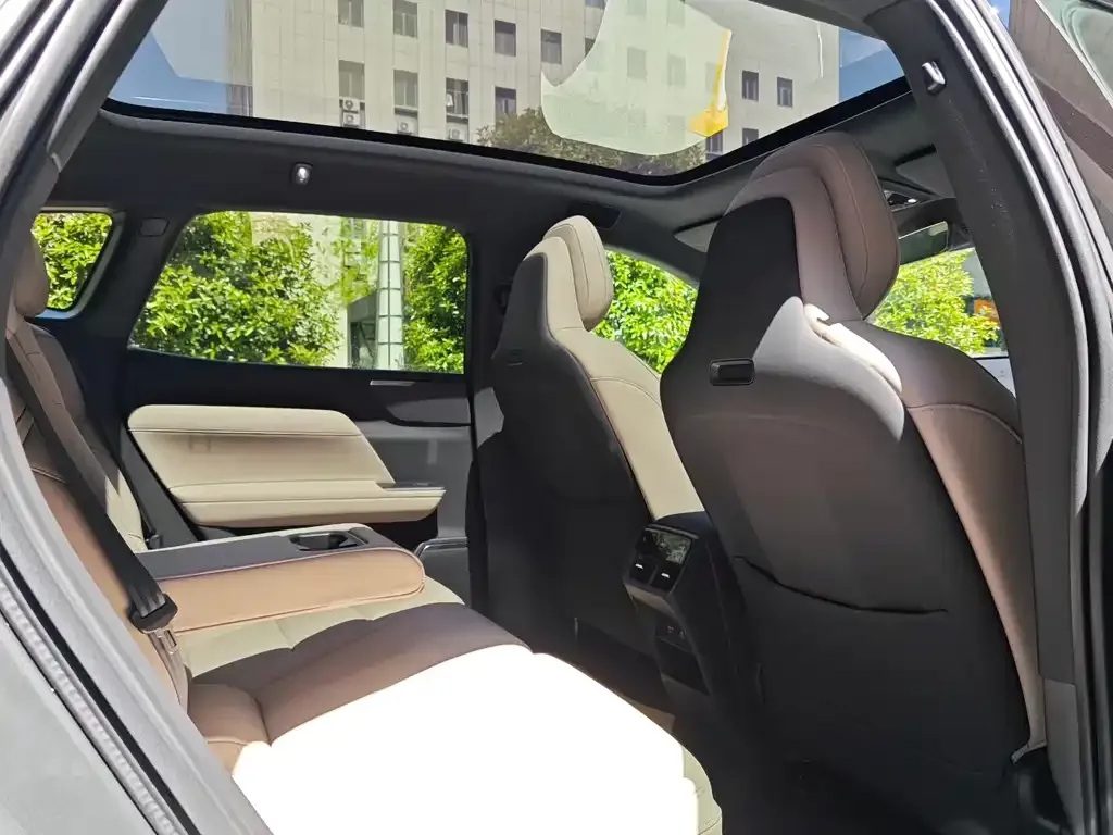 Volvo XC70 Plug-in Hybrid — фото 3