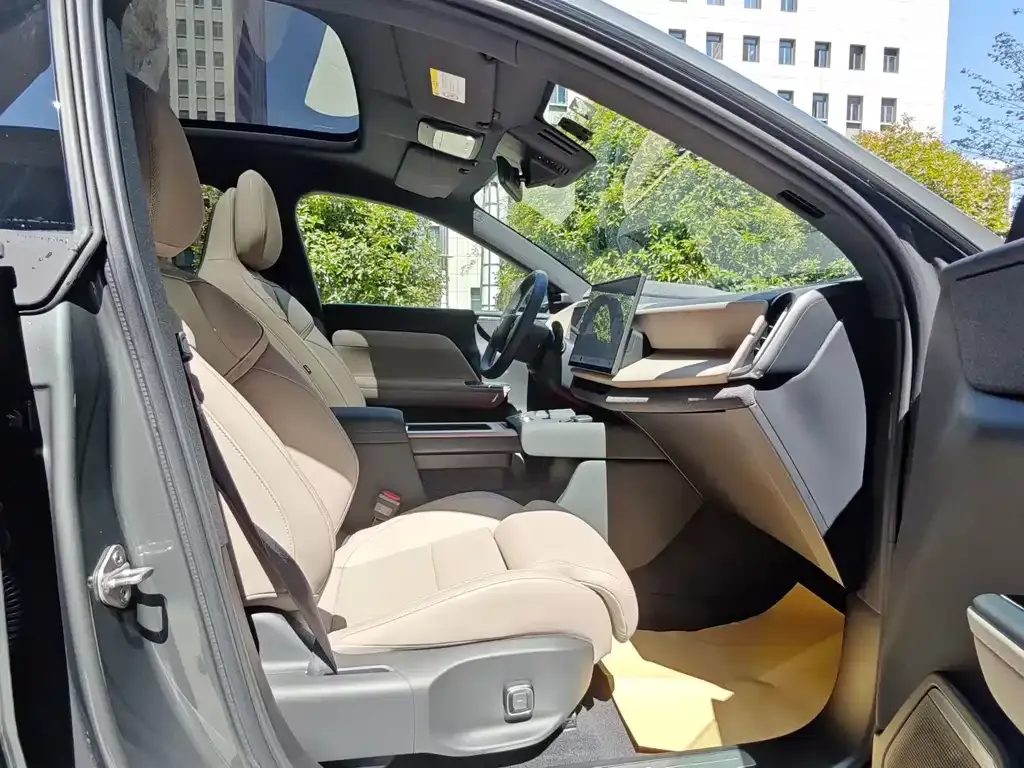 Volvo XC70 Plug-in Hybrid — фото 2