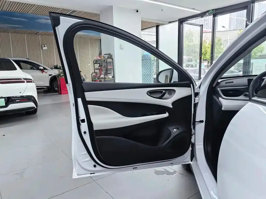 BYD Seal 05 DM-i — фото 10