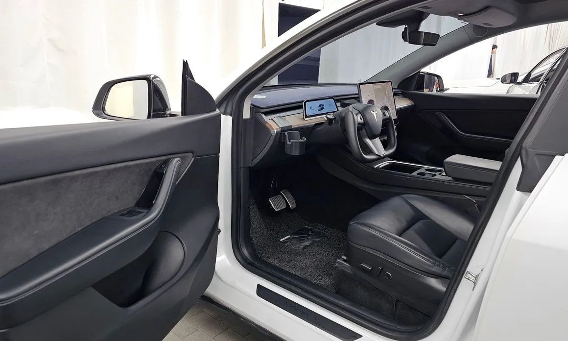 Tesla Model Y — фото 8