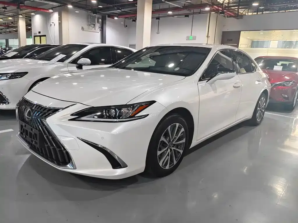 Lexus ES — фото 1