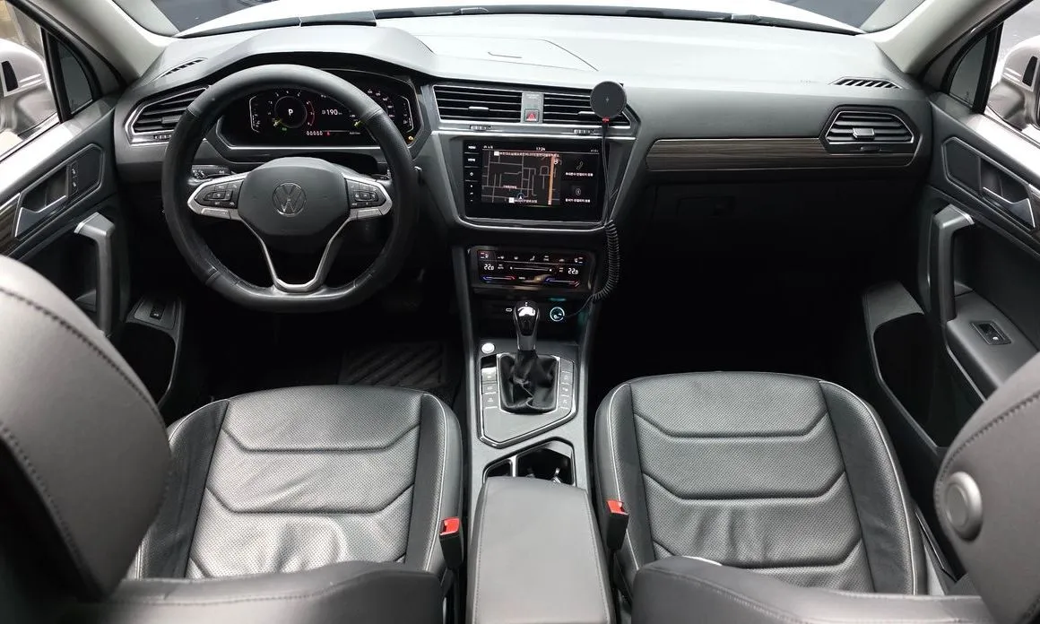 Volkswagen Tiguan — фото 6
