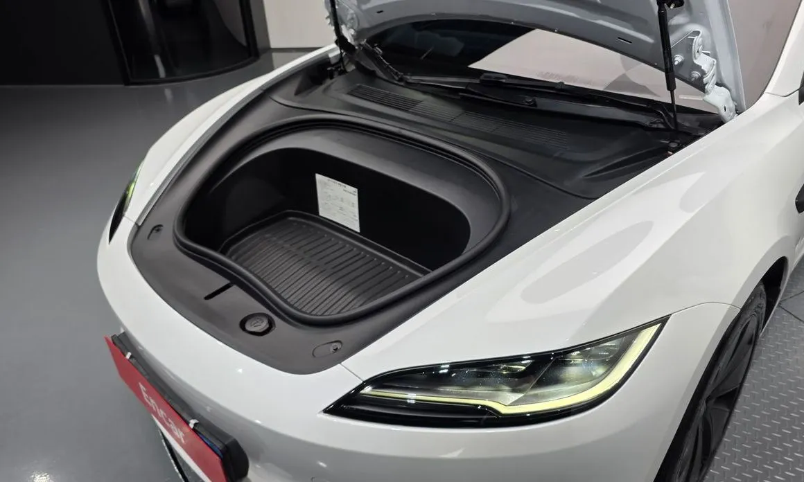 Tesla Model 3 — фото 10