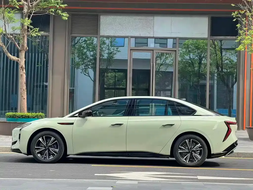 Hongqi EH7 — фото 8