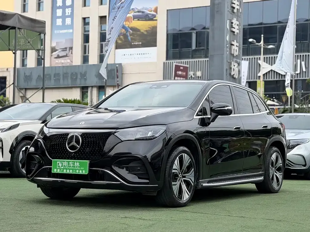 Mercedes-Benz EQE SUV — фото 1