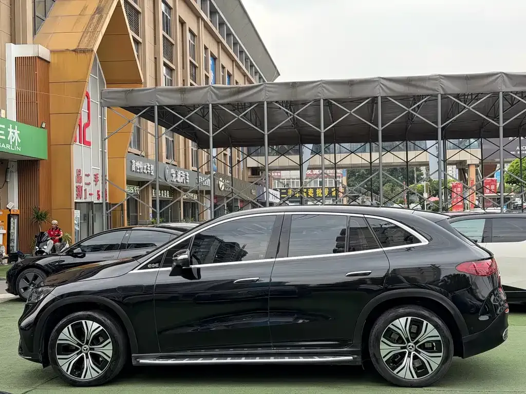 Mercedes-Benz EQE SUV — фото 3