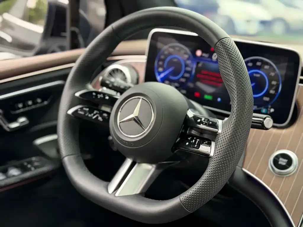 Mercedes-Benz EQE SUV — фото 10