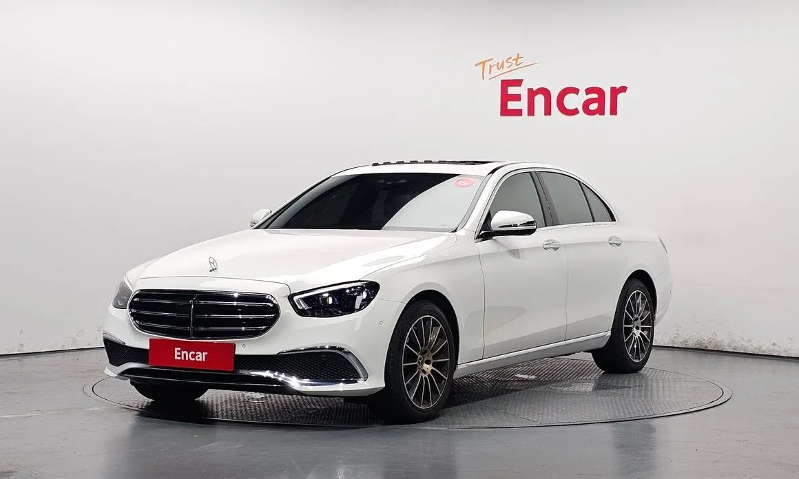 Mercedes-Benz E-Class — фото 1