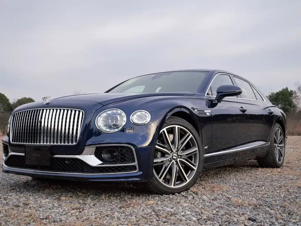 Bentley Flying Spur — фото 1