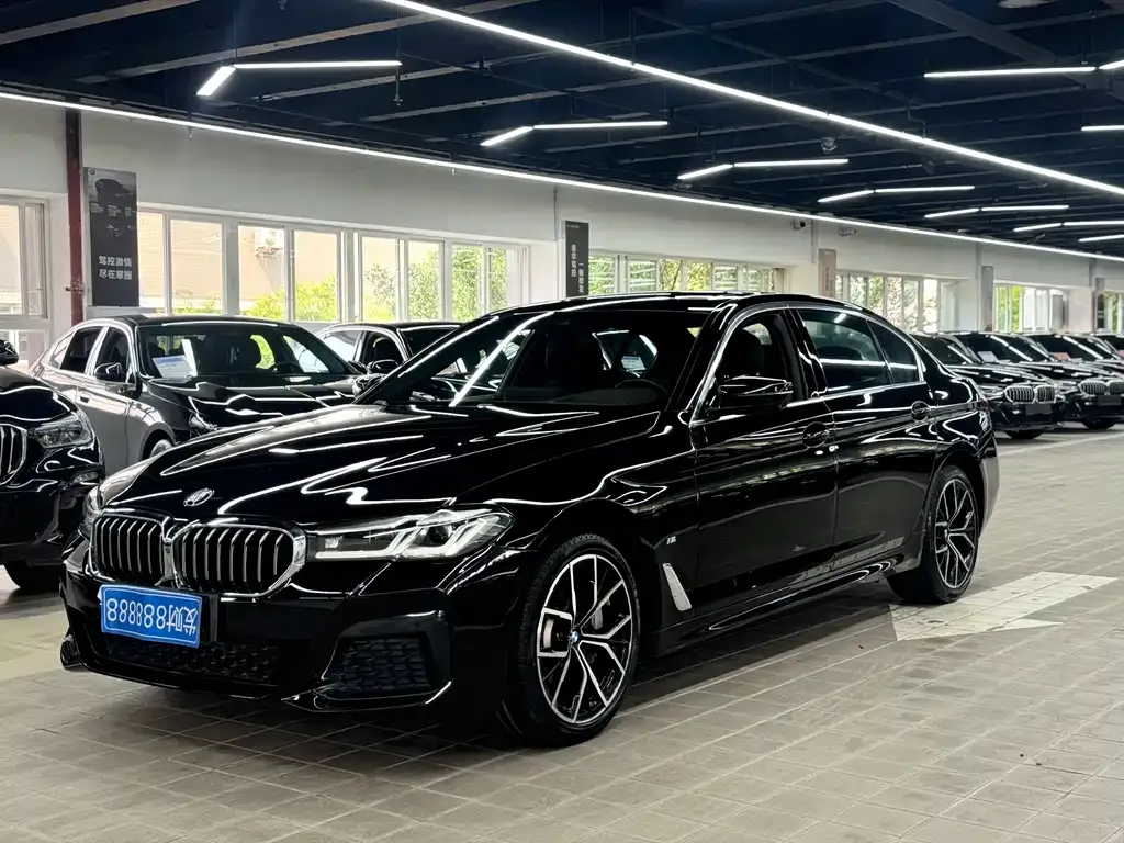 BMW 5 Series — фото 1