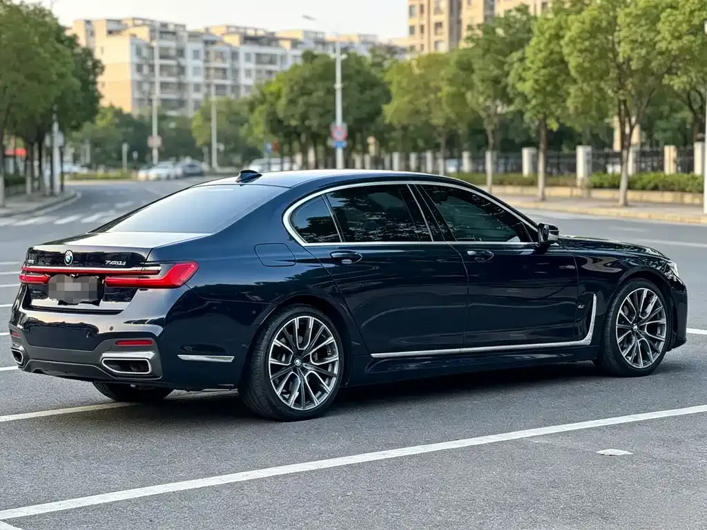 BMW 7 Series — фото 5