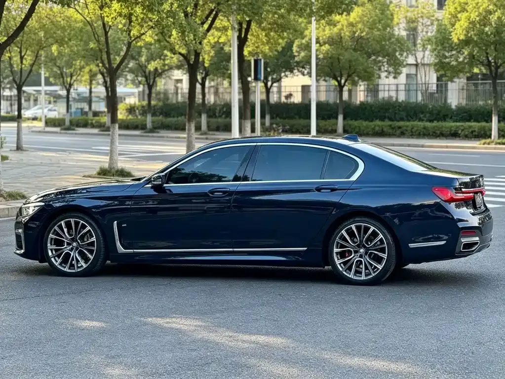 BMW 7 Series — фото 9