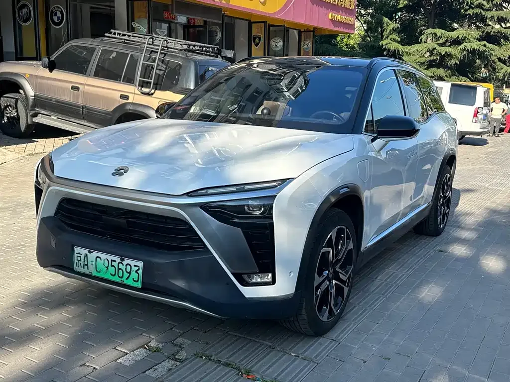 NIO ES8 — фото 1