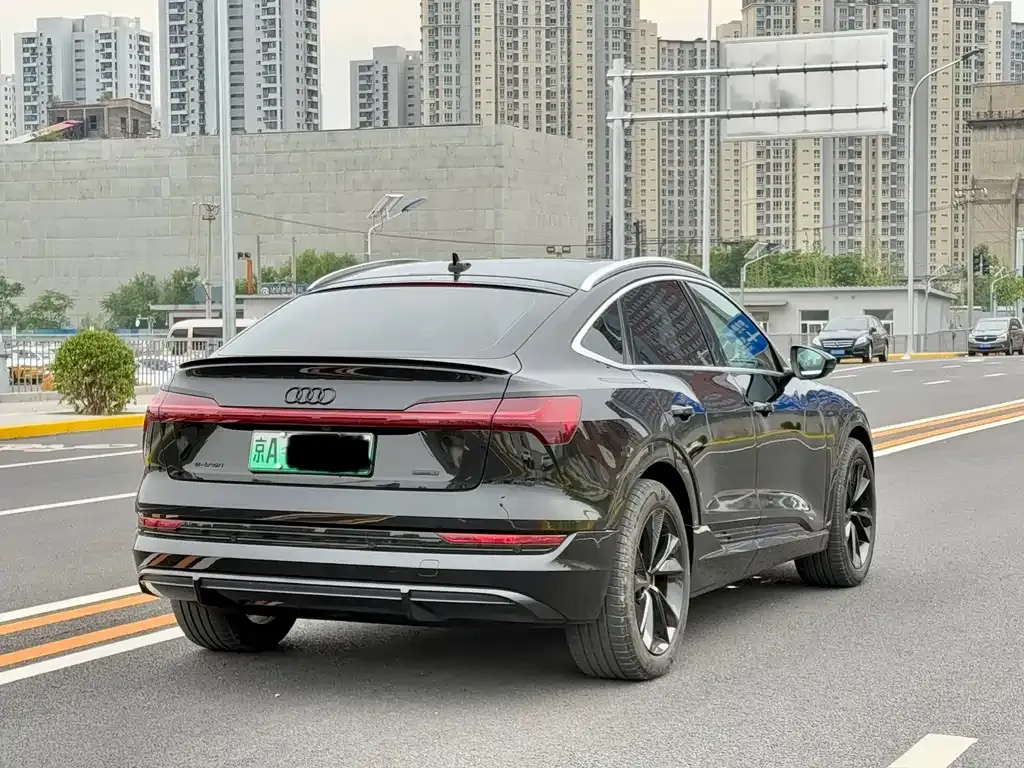 Audi e-tron (Import) — фото 2
