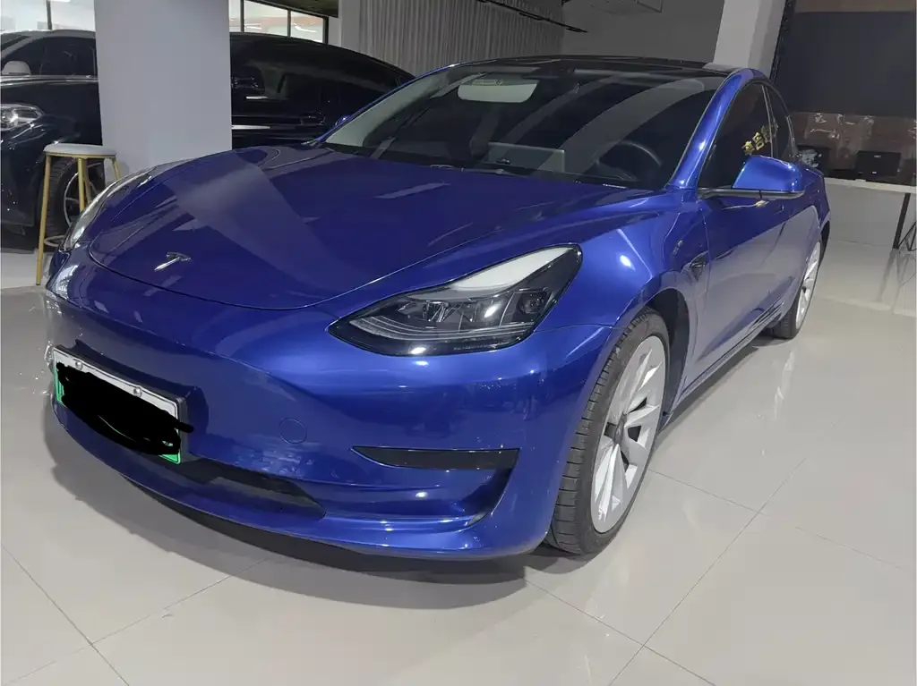 Tesla Model 3 — фото 1