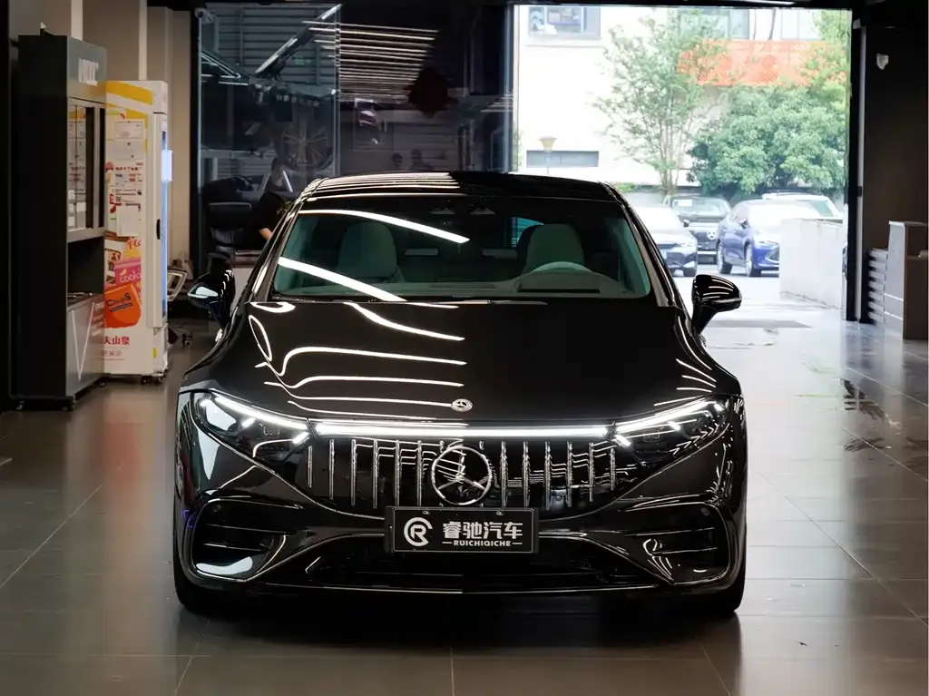 Mercedes-Benz EQS AMG — фото 10