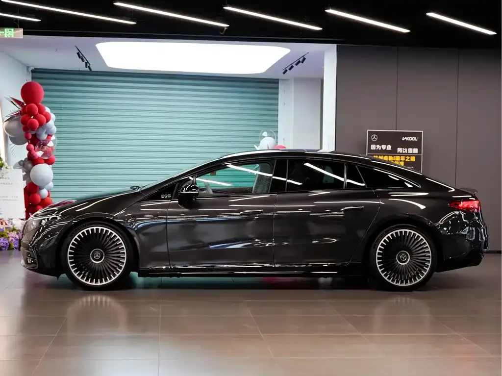 Mercedes-Benz EQS AMG — фото 8