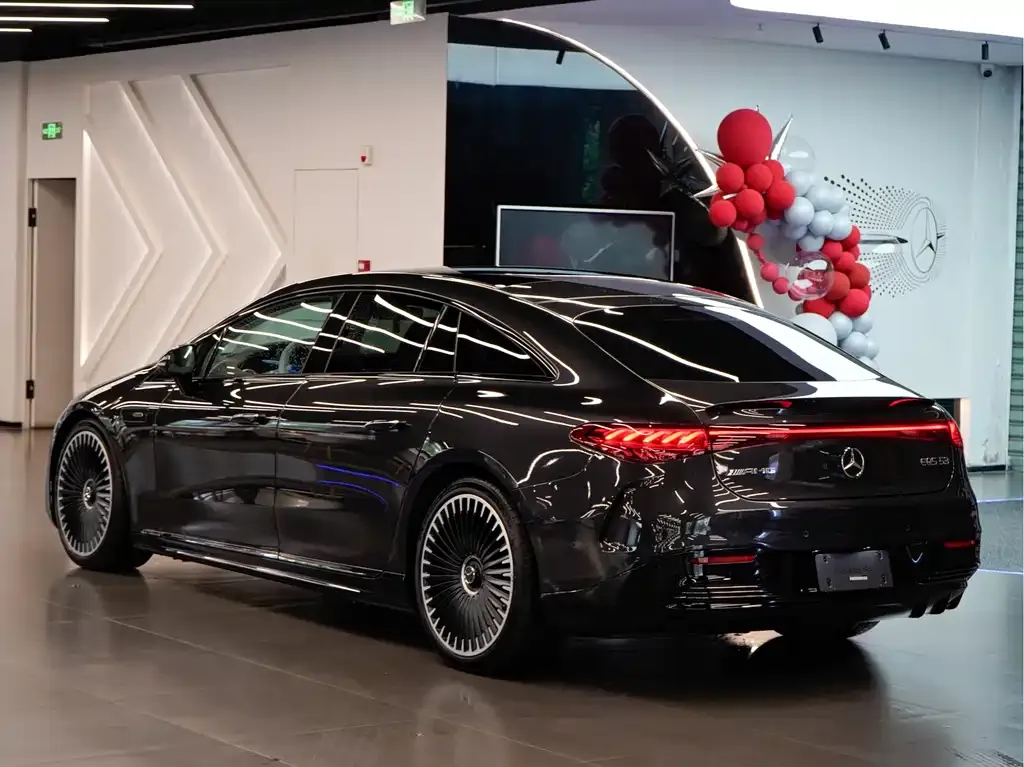 Mercedes-Benz EQS AMG — фото 2