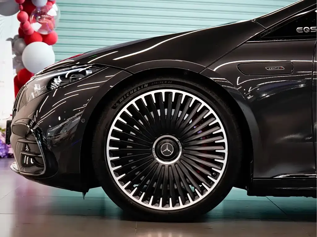 Mercedes-Benz EQS AMG — фото 9