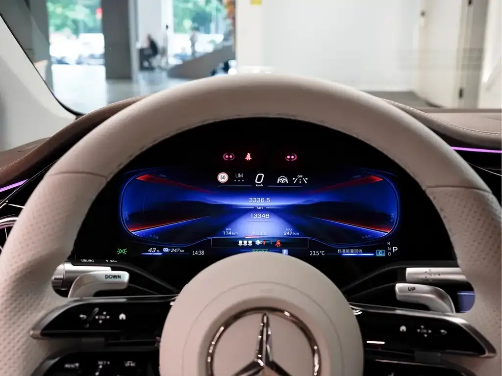 Mercedes-Benz EQS AMG — фото 4