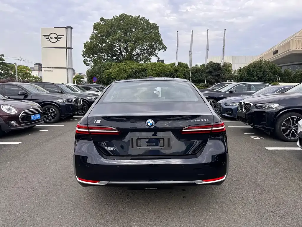 BMW i5 — фото 7
