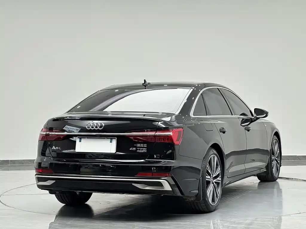 Audi A6L — фото 10